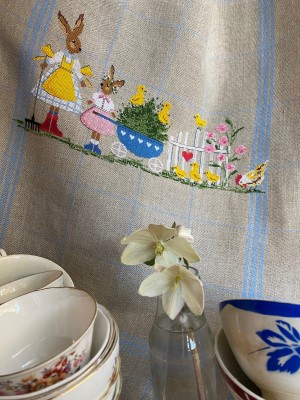 Storie Di Conigli, Erbette E Pulcini Gialli